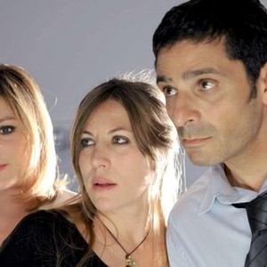 QUELQUE CHOSE A TE DIRE, (aka BLAME IT ON MUM), from left: Sophie Cattani, Mathilde Seigner, Pascal Elbe, 2009. ©Studio Canal