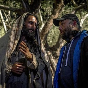 BEN-HUR, from left: Rodrigo Santoro as Jesus, director Timur Belmambetov, on set, 2016. ph: Philippe Antonello/© Paramount Pictures