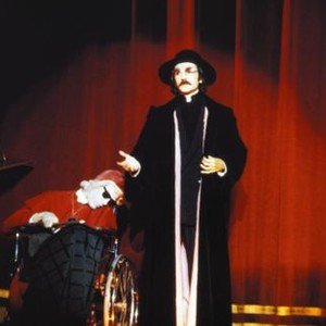 GILDA LIVE, Don Novello as Father Guido Sarducci (right), 1980, (c) Warner Brothers