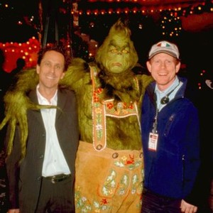 DR. SEUSS' HOW THE GRINCH STOLE CHRISTMAS, Producer Brian Grazer, Jim Carrey as the Grinch, director Ron Howard, 2000. ©Universal