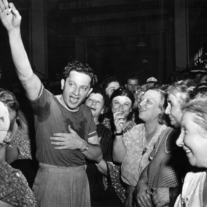 THE NAKED CITY, Jules Dassin, directing on New York's Lower East Side, 1948