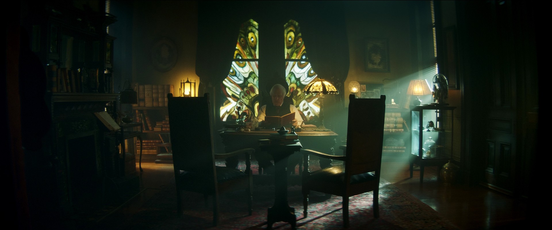 Cuplikan film The Mortuary Collection (2019)