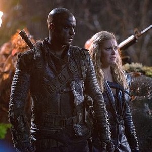 The 100, Ricky Whittle (L), Eliza Taylor (R), 'Blood Must Have Blood, Part One', Season 2, Ep. #15, 03/04/2015, ©KSITE