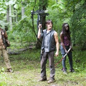 The Walking Dead, Larry Gilliard Jr. (L), Norman Reedus (C), Danai Gurira (R), 'Isolation', Season 4, Ep. #3, 10/27/2013, ©AMC