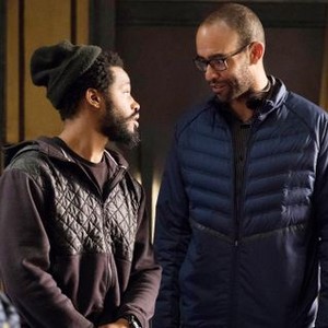 BLACK PANTHER, L-R: DIRECTOR RYAN COOGLER, EXECUTIVE PRODUCER NATE MOORE ON SET, 2018. PH: MATT KENNEDY/© MARVEL/© WALT DISNEY STUDIOS MOTION PICTURES