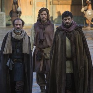 Marco Polo, Pierfrancesco Favino (L), Lorenzo Richelmy (C), Corrado Invernizzi (R), 'The Wayfarer', Season 1, Ep. #1, 12/12/2014, ©NETFLIX