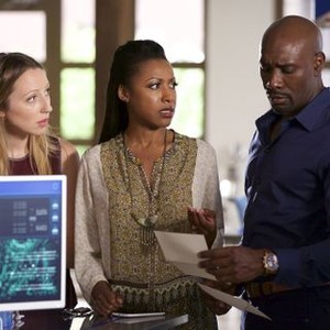 Rosewood, Anna Konkle (L), Gabrielle Dennis (C), Morris Chestnut (R), 'Vandals and Vitamins', Season 1, Ep. #4, 10/14/2015, ©FOX