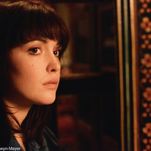 ROSE BYRNE stars as Alex in MGM Pictures' psychological drama WICKER PARK. photo 11