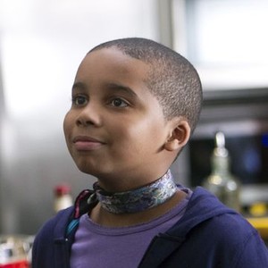 Donis Leonard Jr. as Roscoe Kaan