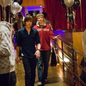 17 AGAIN, (aka SEVENTEEN AGAIN), Zac Efron (left of center), Sterling Knight, (red shirt), 2009. ©New Line