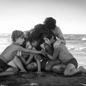 ROMA, FROM LEFT: MARCO GRAF, DANIELA DEMESA, YALITZA APARICIO, MARINA DE TAVIRA, DIEGO CORTINA AUTREY (TOP), CARLOS PERALTA, 2018. PH: CARLOS SOMONTE/© NETFLIX