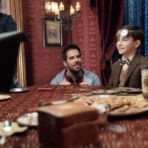 THE HOUSE WITH A CLOCK IN ITS WALLS, FROM LEFT, DIRECTOR ELI ROTH, OWEN VACCARO, ON-SET, 2018. PH: QUANTRELL D. COLBERT. ©UNIVERSAL