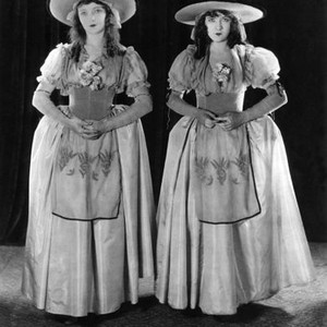 ORPHANS OF THE STORM, Lillian Gish, Dorothy Gish, 1921