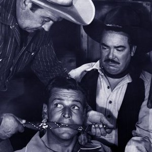 Outlaws of the Plains (1946) photo 3