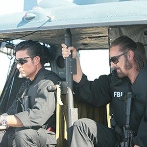 (L-R) Fernando Colunga as Alejandro Toledo and Miguel Varoni as Emilio Sanchez in "Ladrones." photo 3