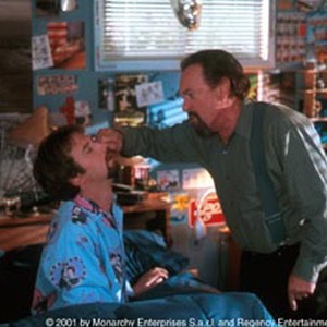 Super-slacker Gord (TOM GREEN, left) gets a rude awakening from his dad (RIP TORN). photo 1