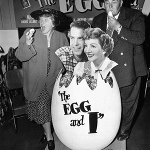 THE EGG AND I, from left, Marjorie Main, Billy House, at the premiere, 1947 (on display photo, Fred MacMurray, Claudette Colbert)