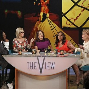 The View, from left: Whoopi Goldberg, Jenny McCarthy, Patricia Heaton, Sherri Shepherd, Barbara Walters, 08/11/1997, ©ABC
