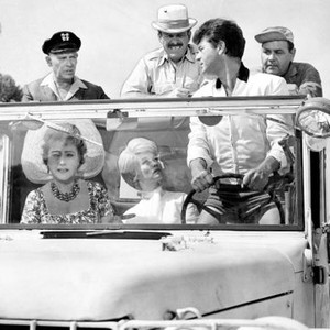 IT'S A MAD MAD MAD MAD WORLD, (front), Ethel Merman, Dorothy Provine, Dick Shawn, (back), Milton Berle, Terry-Thomas, Jonathan Winters, 1963