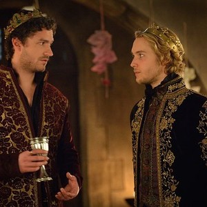 Toby Regbo talks about the cast of Reign, Francis and Harry Potter. 