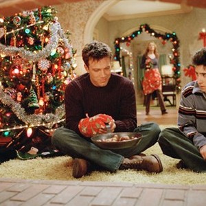 Drew Latham (BEN AFFLECK) and his "adopted" brother Brian Valco (JOSH ZUCKERMAN) enjoy the old Christmas tradition of roasting chestnuts, as their "mother" Christine (CATHERINE O'HARA) looks on.