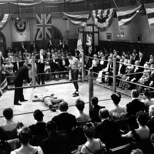 GENTLEMAN JIM, from left in boxing ring: Rhys Williams, Art Foster (on the mat), Errol Flynn, 1942