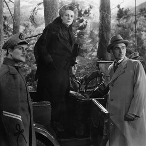 THE LADY VANISHES, Mary Clare (standing in car), Paul Lukas (right), 1938