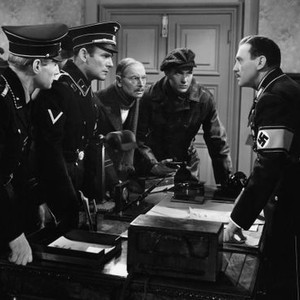 TO BE OR NOT TO BE, in front of desk left from second left: George Lynn, Charles Halton, Robert Stack, Jack Benny (armband), 1942, tobeornottobe1942m-fsct03, Photo by:  (tobeornottobe1942m-fsct03)