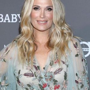 Molly Sims at arrivals for 2018 Baby2Baby Gala and Giving Tree Award Presented by Paul Mitchell, 3Labs, or 8461 Warner Drive LLC, Culver City, CA November 10, 2018. Photo By: Priscilla Grant/Everett Collection