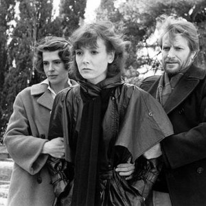 LOVE UNTO DEATH, (aka L'AMOUR A MORT), from left: Fanny Ardant, Sabine Azema, Andre Dussollier, 1984. ©MK2 Diffusion