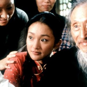 BALZAC AND THE LITTLE CHINESE SEAMSTRESS, (aka XIAO CAI FENG), Zhou Xun (center), Cong Zhijun, 2002. ©Empire Pictures