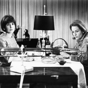 LIVE FOR LIFE, (aka VIVRE POUR VIVRE), from left: Irene Tunc, Annie Girardot, 1967
