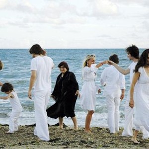 THE BEACHES OF AGNES, (aka LES PLAGES D'AGNES), Agnes Varda (center), 2008. ©Cinema Guild