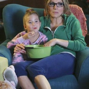 How to Live With Your Parents for the Rest of Your Life, Rachel Eggleston (L), Sarah Chalke (R), 'How to Be Gifted', Season 1, Ep. #13, 06/26/2013, ©ABC