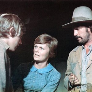 AGAINST A CROOKED SKY, Stewart Petersen, Shannon Farnon, Clint Ritchie, 1975