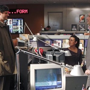 NCIS, Matt Jones (L), Cote De Pablo (C), Michael Weatherly (R), 'Need to Know', Season 9, Ep. #17, 02/28/2012, ©CBS
