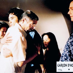 THE WEDDING BANQUET, (aka XI YAN, aka GARCON D'HONNEUR), Ah Lei Gua (left rear), embracing from left: Sihung Lung, Winston Chao, May Chin (center rear), Mitchell Lichtenstein (right), 1993, © Samuel Goldwyn