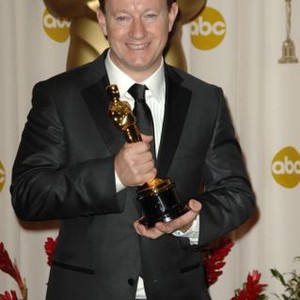 Screenwriter, Simon Beaufoy, Winner Best Adapted Screenplay for SLUMDOG MILLIONAIRE in the press room for 81st Annual Academy Awards - PRESS ROOM, Kodak Theatre, Los Angeles, CA 2/22/2009. Photo By: Dee Cercone/Everett Collection
