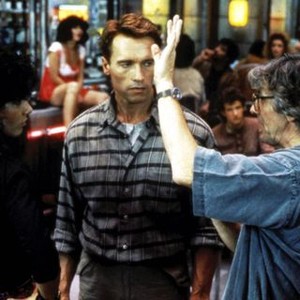 TOTAL RECALL, Rachel Ticotin, Arnold Schwarzenegger, Director Paul Verhoeven, 1990,  © TriStar Pictures/