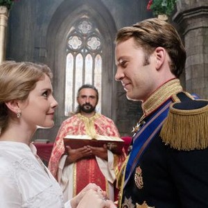 A CHRISTMAS PRINCE: THE ROYAL WEDDING, FOREGROUND FROM LEFT: ROSE MCIVER, BEN LAMB, 2018. © NETFLIX