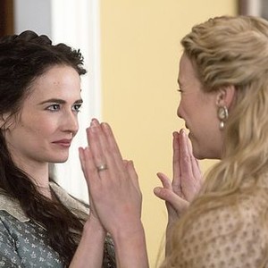 Penny Dreadful (season 1, episode 5): Eva Green as Vanessa Ives and Olivia Llewellyn as Mina
