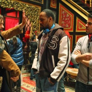 THE MAN WITH THE IRON FISTS, from left: Russell Crowe, director RZA, producer Eli Roth, on set, 2012. ph: Chan Kam Chuen/©Universal Pictures