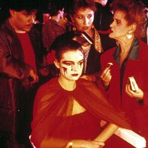 MATADOR, seated: Eva Cobo, standing: writer/director Pedro Almodovar, Veronica Forque, Chus Lampreave, on set, 1986. ©Cinevista