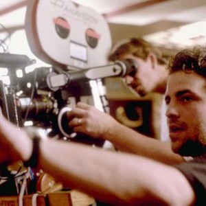 RUSH HOUR 2, director Brett Ratner (foreground), on set, 2001. (c)New Line