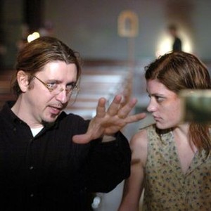 THE EXORCISM OF EMILY ROSE, director Scott Derrickson, Jennifer Carpenter on set, 2005, (c) Screen Gems