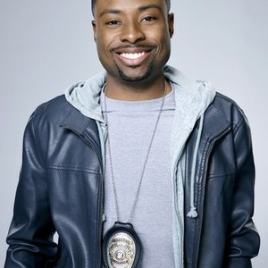 Justin Hires as Detective Carter