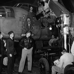 THIRTY SECONDS OVER TOKYO, Robert Bice, Bill Williams, Van Johnson, Tim Murdock, (in cockpit), director Mervyn LeRoy, (beneath camera), 1944