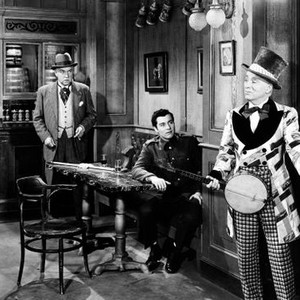 LIMELIGHT, from left: Nigel Bruce, Sydney Chaplin, Charlie Chaplin, 1952