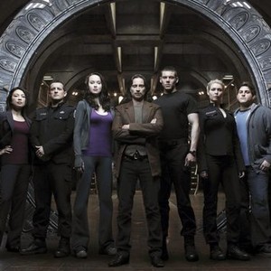 Jamil Walker Smith, Ming-Na, Louis Ferreira, Elyse Levesque, Robert Carlyle, Brian J. Smith, Alaina Huffman, David Blue and Lou Diamond Phillips (from left)