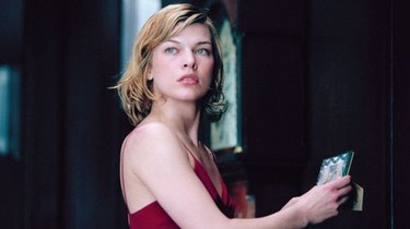 open lace back dress Milla Jovovich 8 inch x10 inch Photo The Fifth Element Resident Evil:  Apocalypse Resident Evil: Extinction Wearing High-Low Red Top & Black  Shorts Holding Gun in Left Hand kn at Amazon's Entertainment